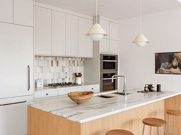5th image of 238 De Graw St #3