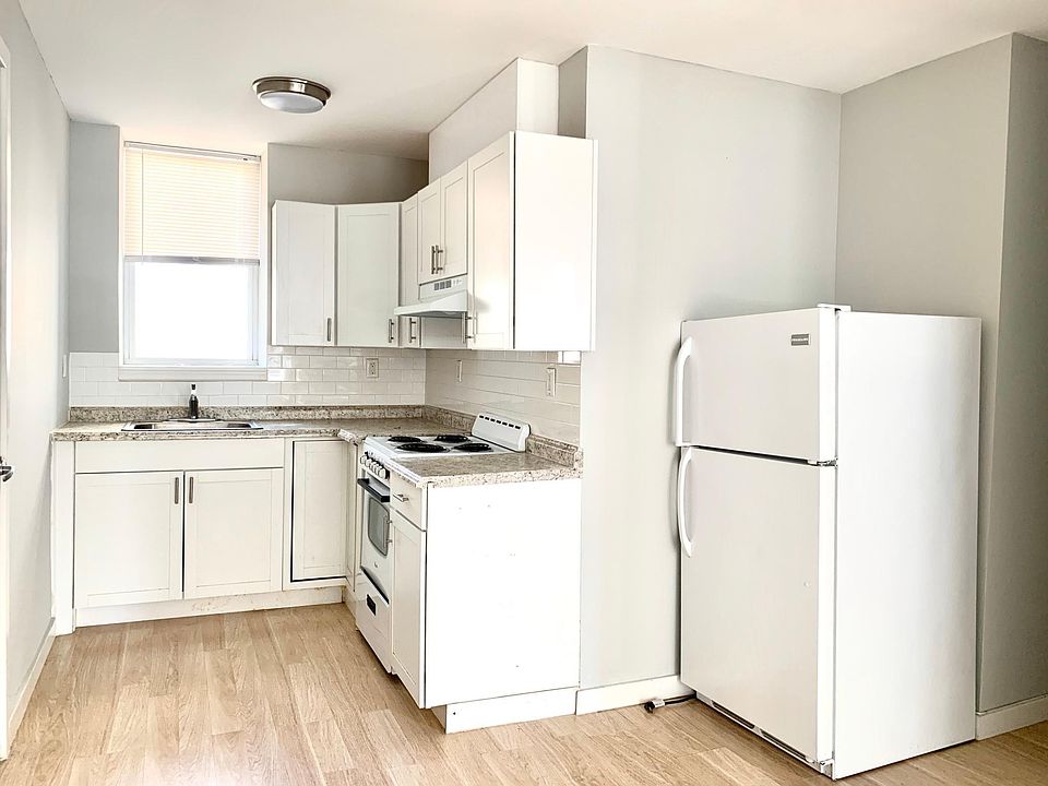 1st image of 215 E Broadway APT 1R