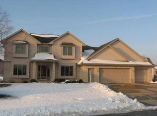 2220 Warm Springs Ct, Green Bay, WI 54311