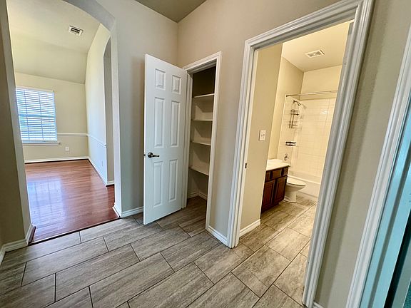 5th image of 3416 Versante Dr