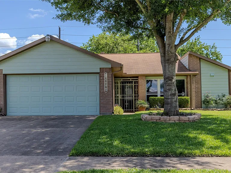 10323 Lone Brook Dr — Photo 1