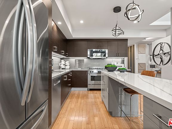 2nd image of 742 N Hudson Ave APT 4
