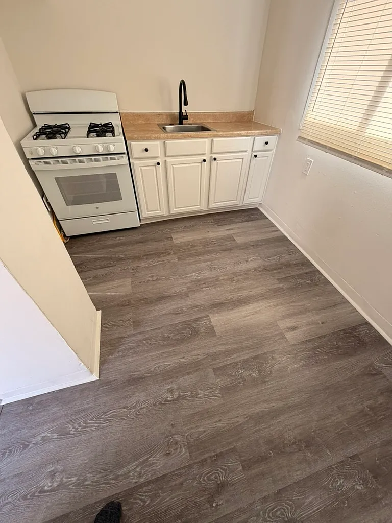 Studio, 400 sqft, $1,425 — Photo 2