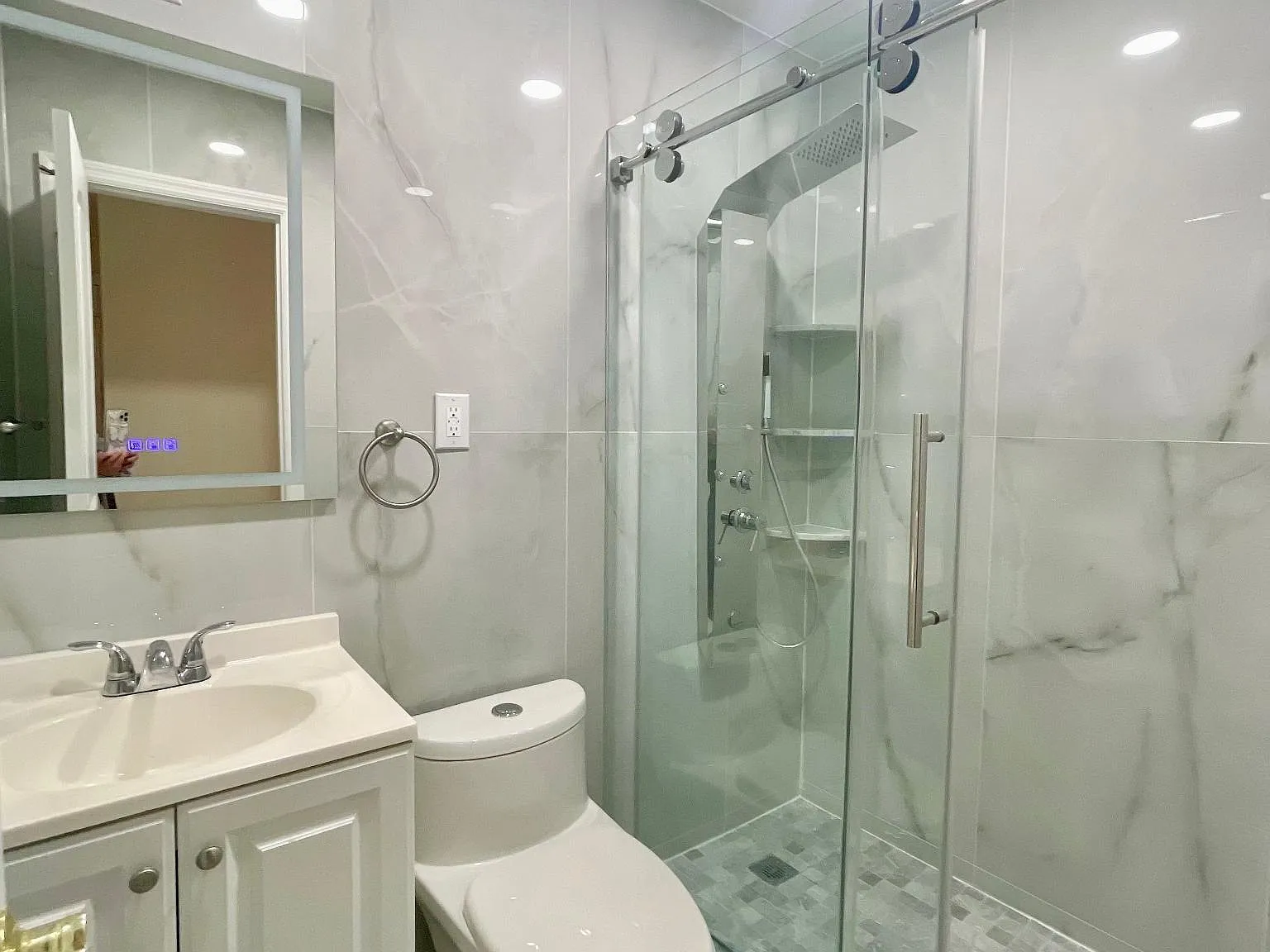 2 bed, 800 sqft, $2,750 — Photo 2