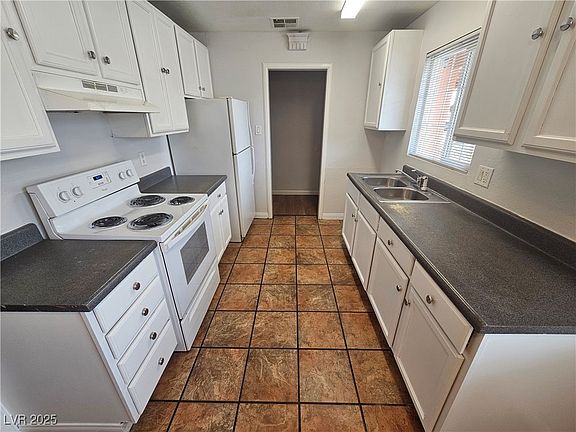 5th image of 2208 W Washington Ave