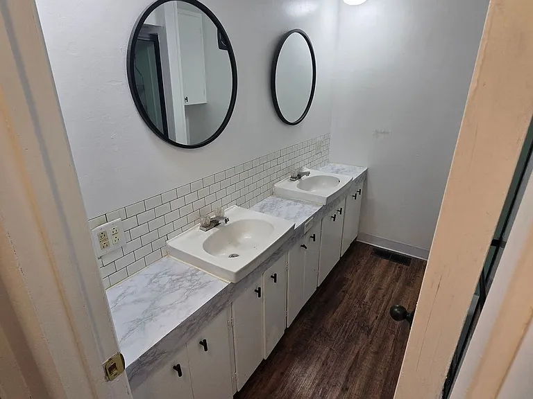 1000 California Ave — Photo 6