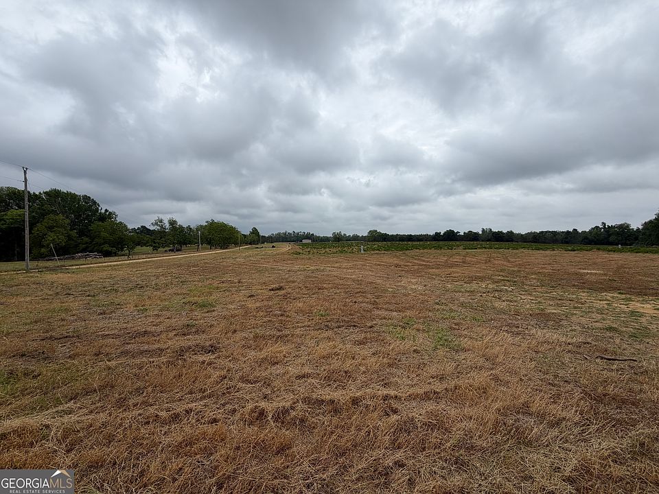 2nd image of 452 Lb Hall Rd