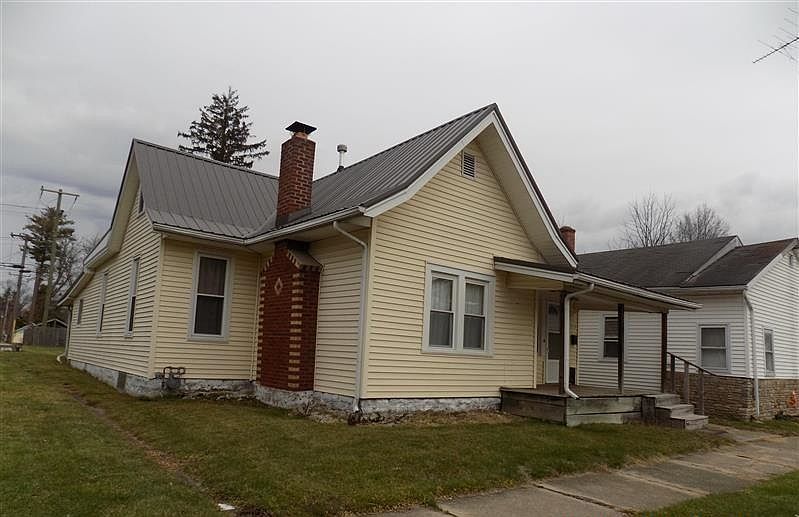 1st image of 710 W 5th St