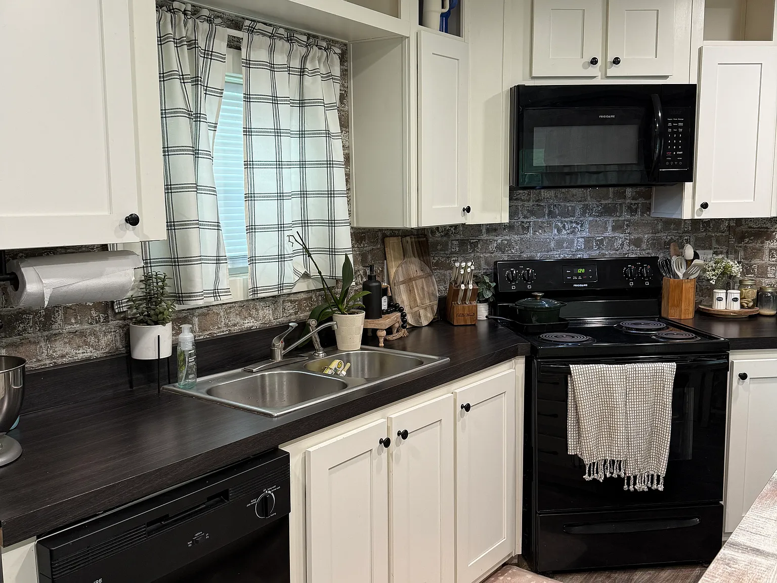 126 Meteyard Ln — Photo 1