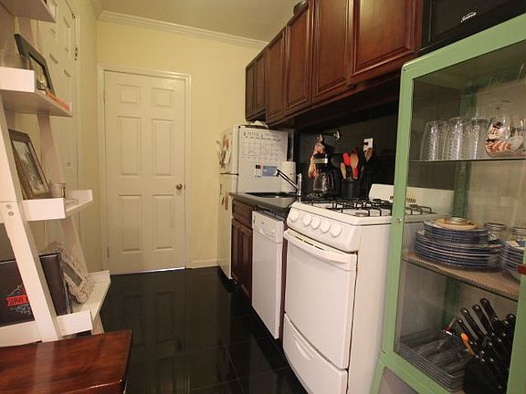 3rd image of 221 E 28th St APT 19