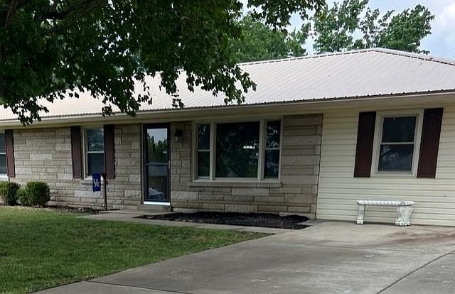 1st image of 501 Barberry Ln