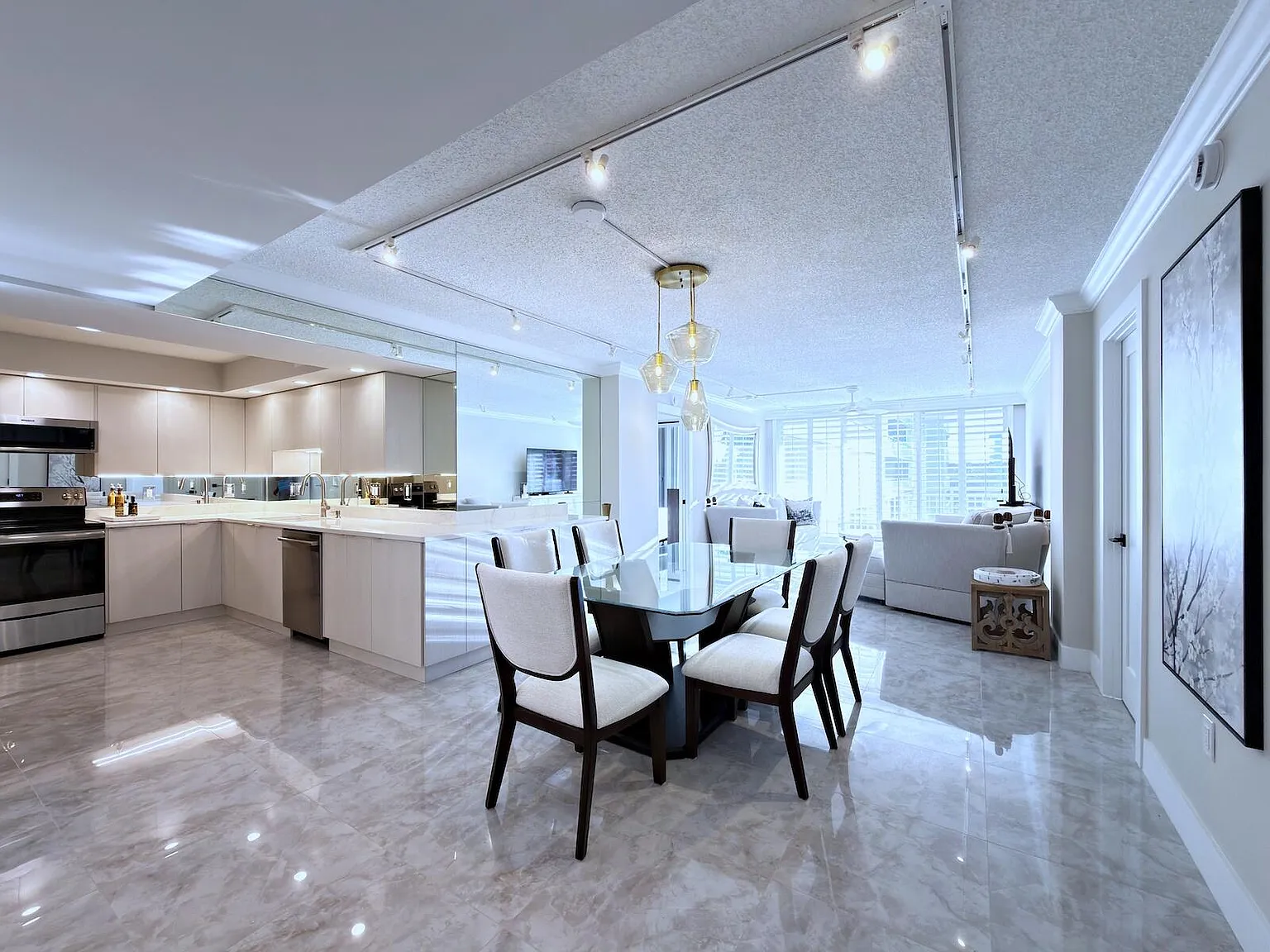 2 bed, 2.0 bath, 1300 sqft, $8,000 — Photo 2