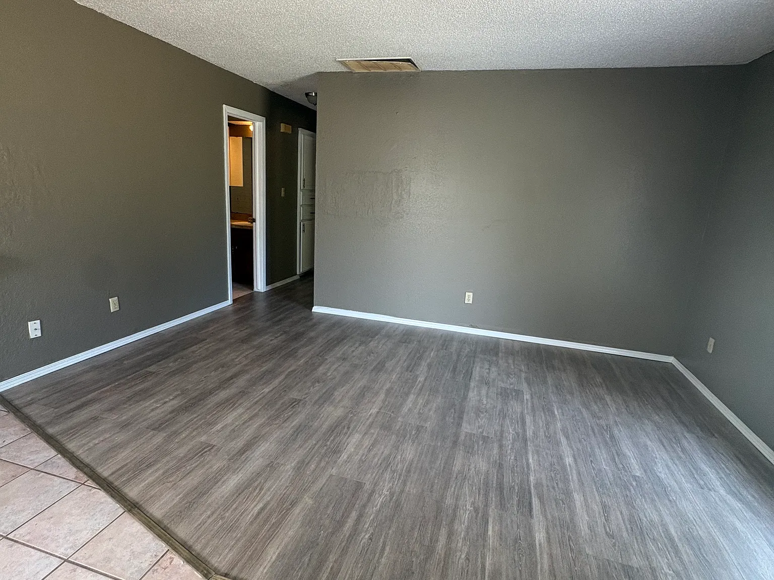 2 bed, 900 sqft, $1,300 — Photo 2