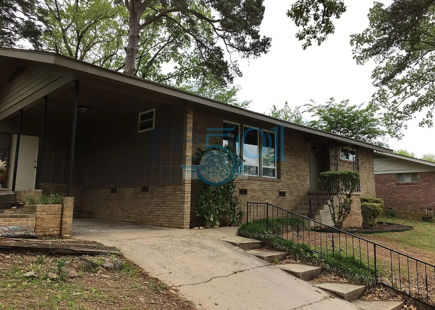 Fantastic Find in the Broadmoor Area! Don't miss out! — Photo 3