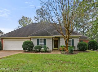 438 Autumn Creek Dr, Ridgeland, MS 39157