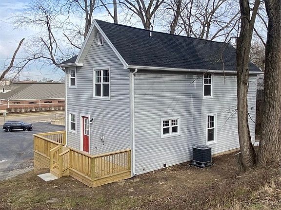 4th image of 410 East St