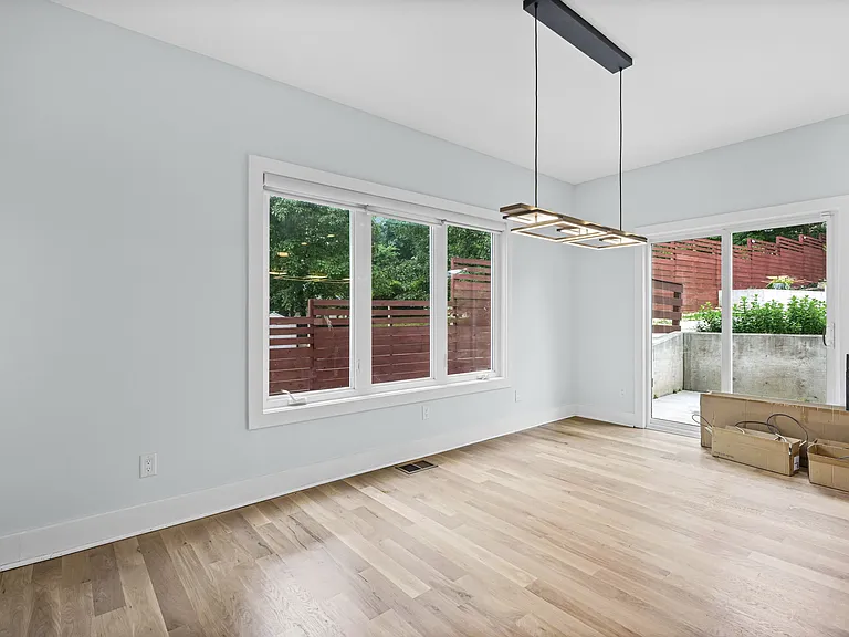 2045 Glenwood Ave SE — Photo 8