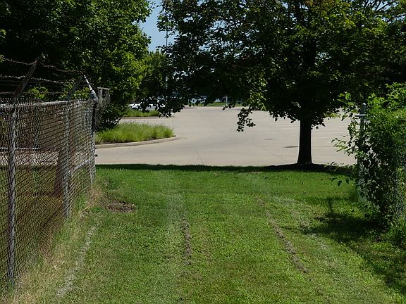4th image of 1703 Lock Ave