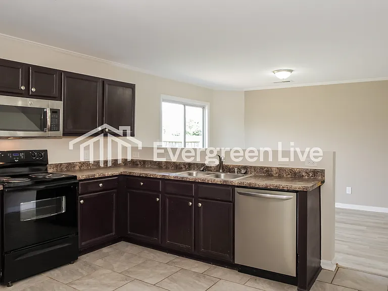 3193 Castlecreek Dr SW — Photo 6