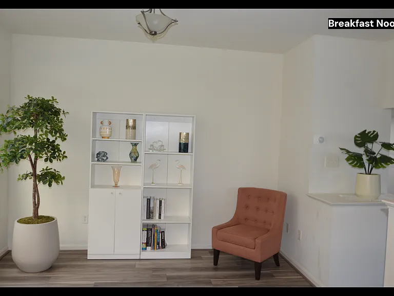 1034 Lily Way — Photo 10