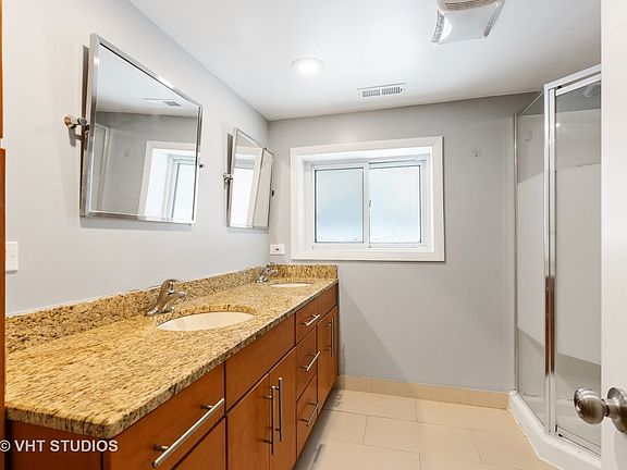 4th image of 3218 N Hamlin Ave #2