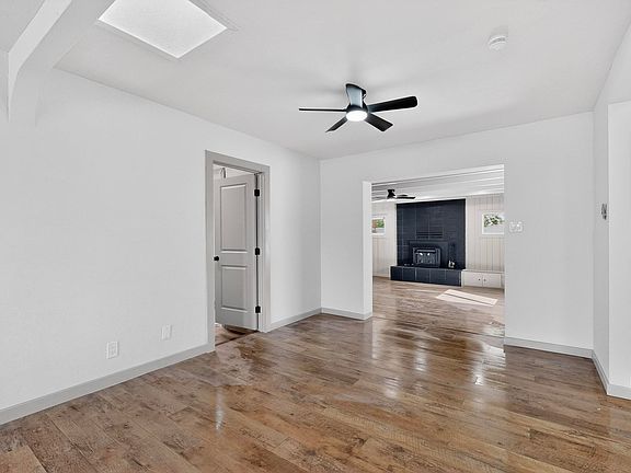 5th image of 2032 Vermont St NE
