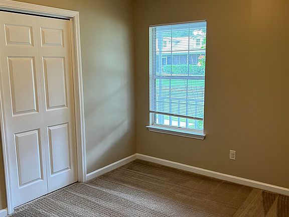 5th image of 204 Old Pond Dr
