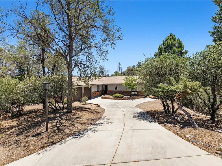 642 Sunrise Blvd — Photo 2