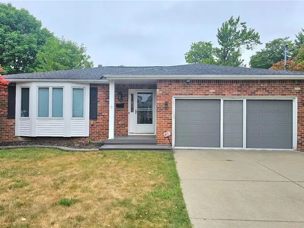 77 Albert Dr, Lancaster, NY 14086