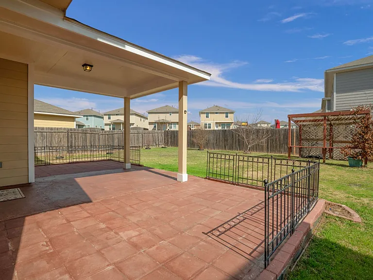 156 Triumph Rd — Photo 23