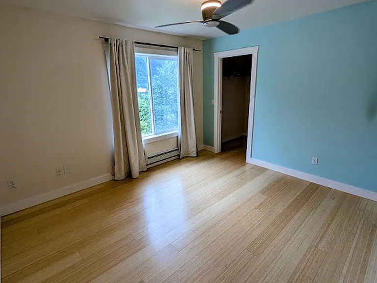 2981 Foster Ave — Photo 20
