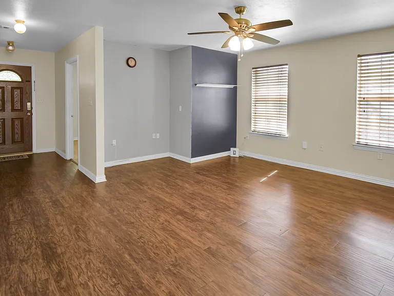 5711 Arlington Park Dr — Photo 6