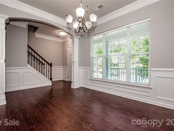5th image of 146 E Planters Dr