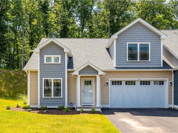 32 Newbury Court #32, North Haven, CT 06473