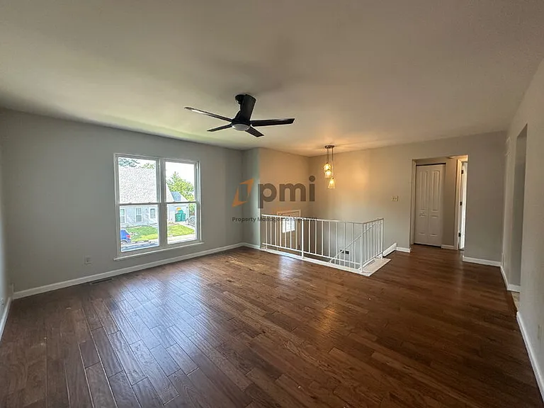 1031 W 59th Pl — Photo 5