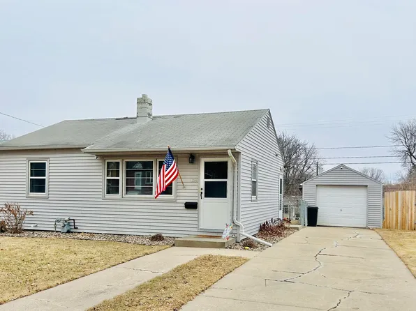 1620 S Frederick Dr, Sioux Falls, SD 57105