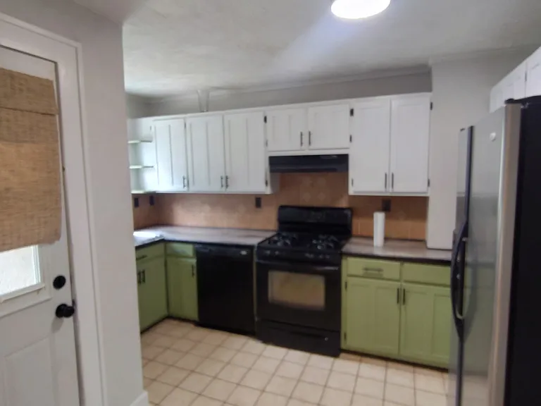 320 S East St — Photo 5
