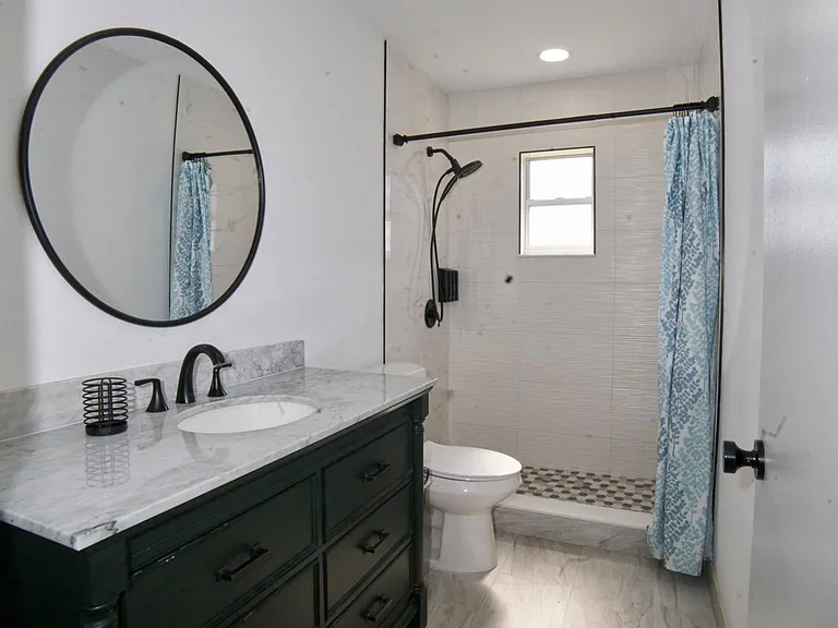 112 W Pearl St — Photo 5