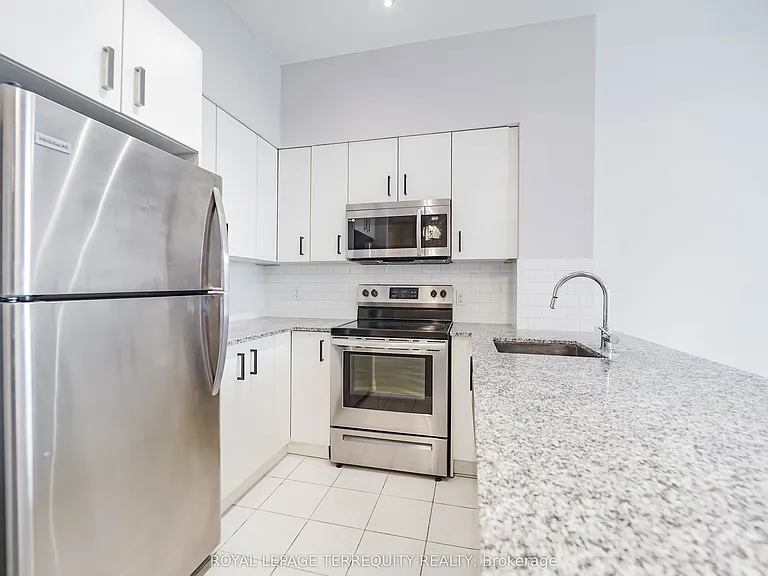 11611 Yonge St #728 — Photo 15