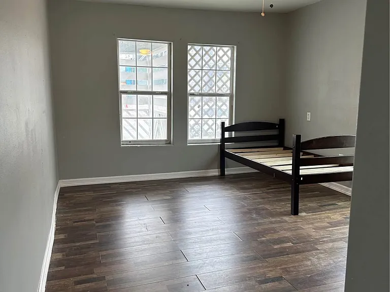 1502 Morgan Ave #2 — Photo 9