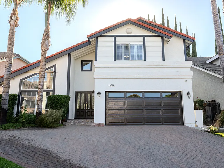 19314 Yolie Ln — Photo 1