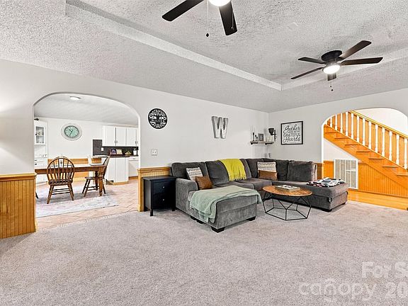 5th image of 920 Jackson Rd #106