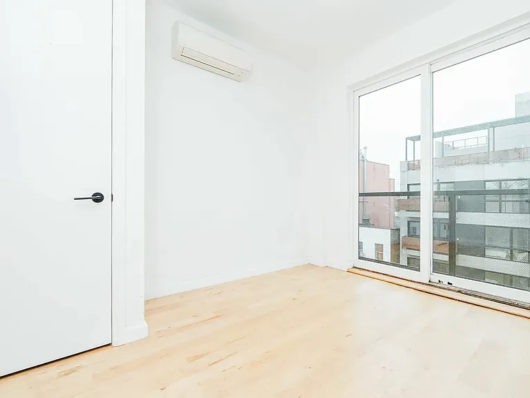 316 Evergreen Ave #4D — Photo 4