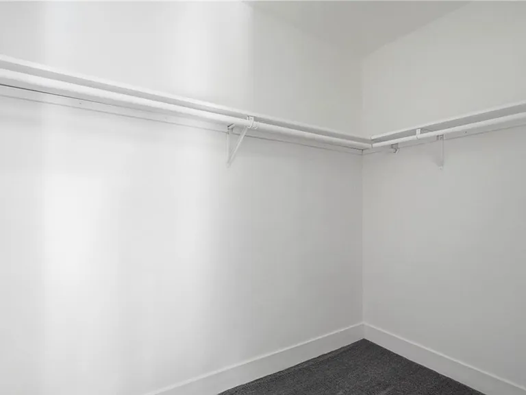 531 W Alton Ave — Photo 2