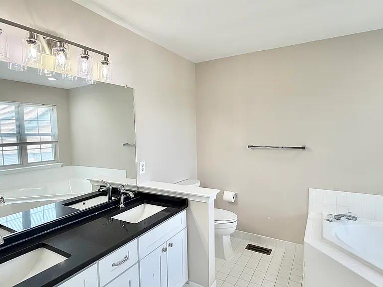 771 Chanticleer — Photo 15