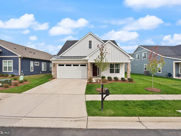 121 Cowbird St — Photo 2