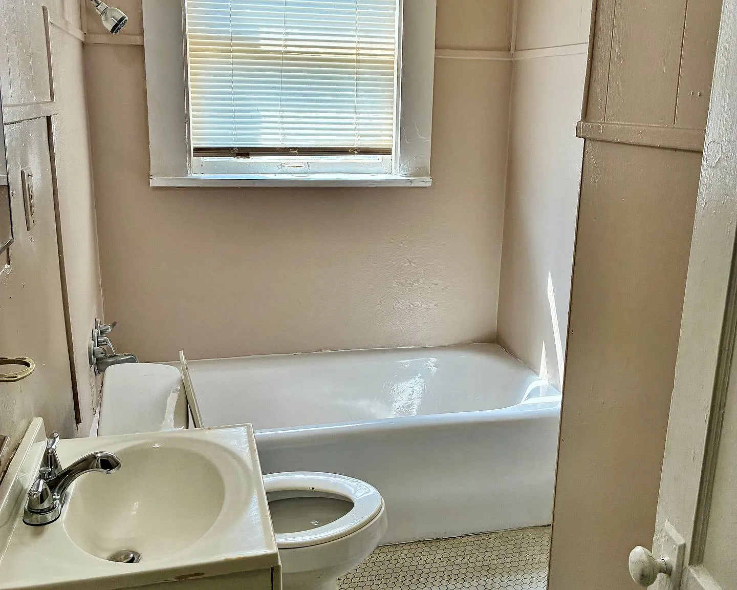 2412 Pinehurst Blvd — Photo 4
