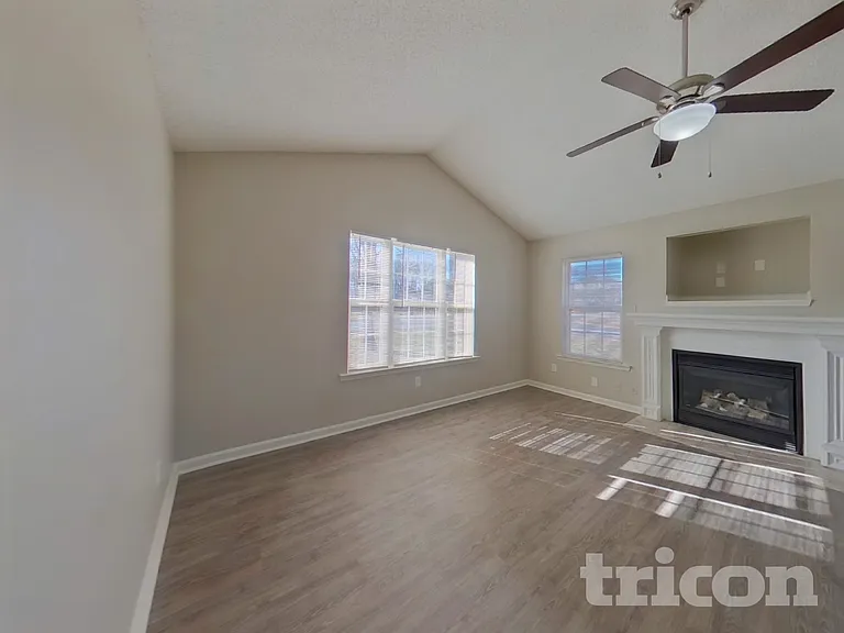 3543 Arvin Dr — Photo 2