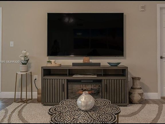 4th image of 2916 Tuscany Ct APT 201