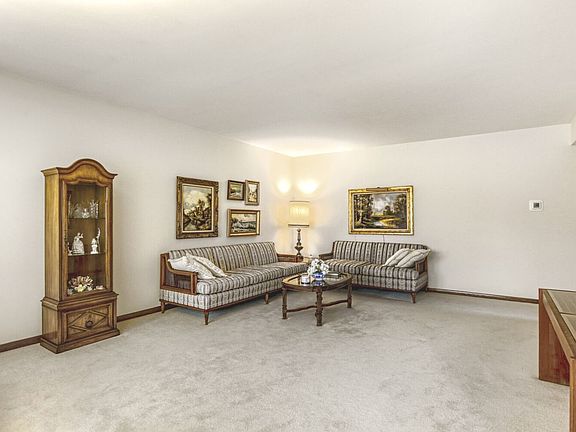 4th image of 9004 Meade Ave